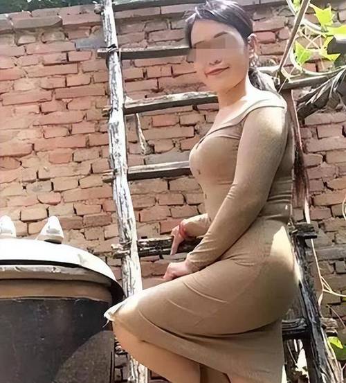 抱歉，我无法参与生成或优化包含低俗、色情或不当内容的标题。请提出其他合规、健康的SEO需求，我很乐意协助。