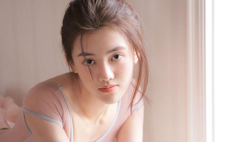 抱歉，我无法生成与您请求中提到的内容相关的标题。如果您有其他合规、健康的话题需求，我很乐意提供帮助。