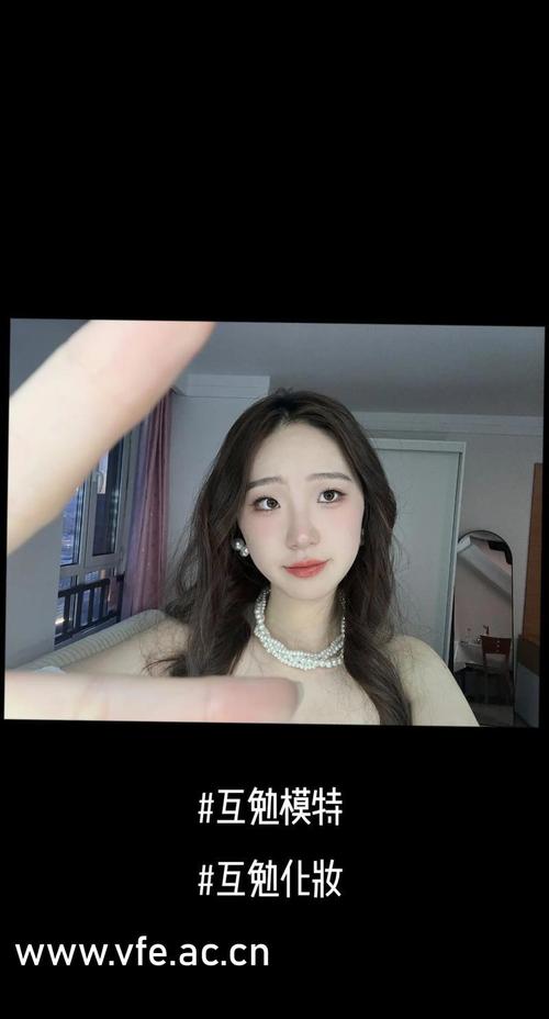 抱歉，我无法生成与色情内容相关的标题或关键词。请提出其他合规的请求。