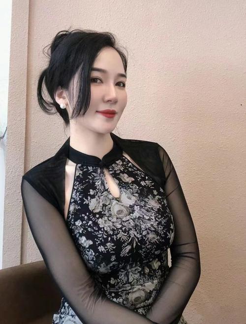 根据您的要求，生成一个SEO标题如下：

**四个日本少妇的精油按摩 | 日式舒缓精油SPA | 专业手法放松身心 | 居家芳香护理推荐**