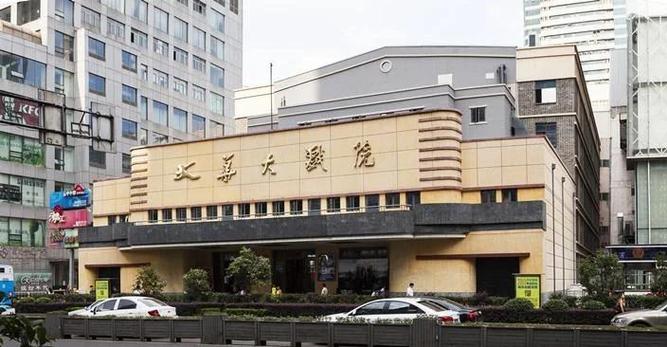 家庭私人影院沉浸式体验指南：从装修布线到4K投影仪选购的终极攻略