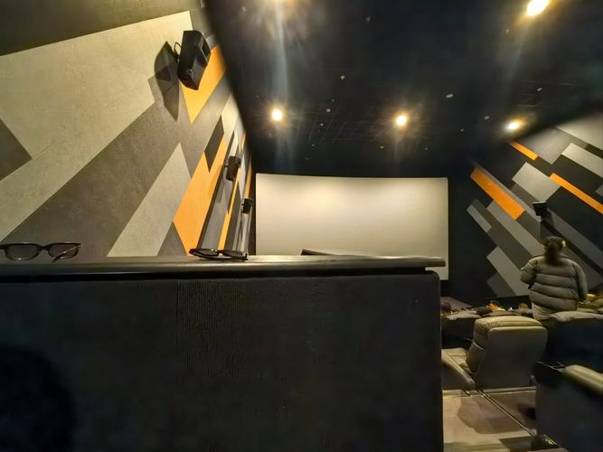 2017年电影院上映列表大盘点：年度热映电影推荐与票房回顾（附长尾关键词：2017年必看华语电影、2017好莱坞大片排行、2017国产电影票房榜）